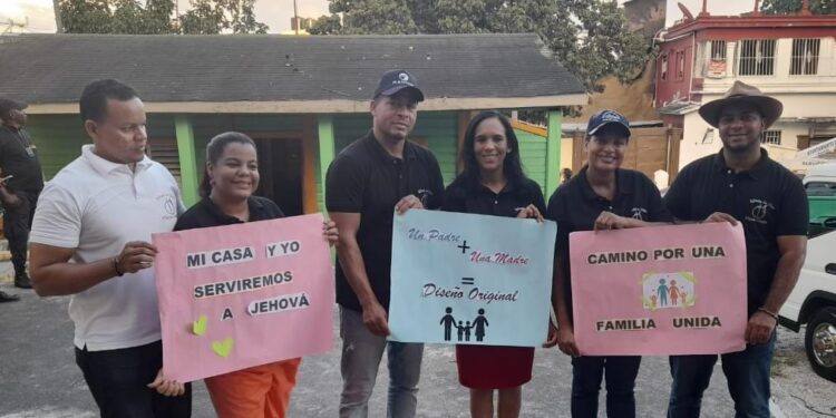 Iglesia Cristiana y sociedad realizan marcha Pasos de fe, por la familia y la No Violencia