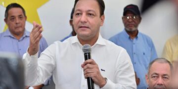 Abel Martínez ingresado por neumonía a un centro de salud