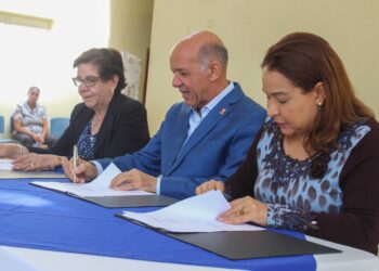 CTC y Ministerio de la Mujer firman acuerdo contribuirá a formación niñas y mujeres de Salcedo