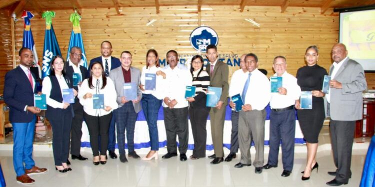 El SRSM entrega Guía Farmacoterapéutica a directores de hospitales