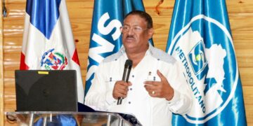 El SRSM entrega Guía Farmacoterapéutica a directores de hospitales