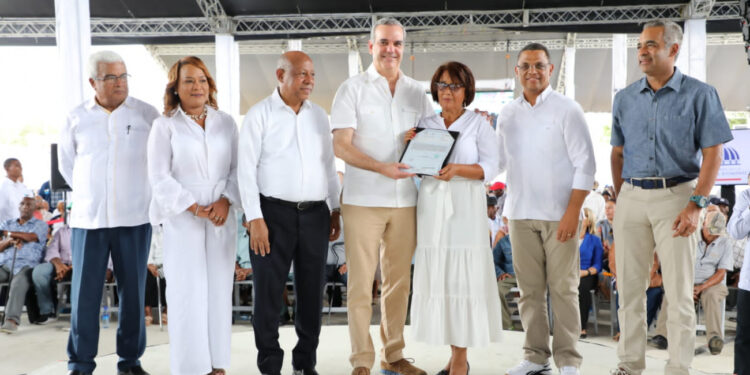 Gobierno ha entregado 46 mil 798 títulos de propiedad a familias