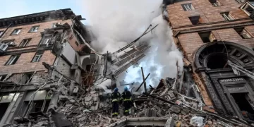 Ataque ruso en Zaporiyia deja un muerto y 123 viviendas sin calefacción