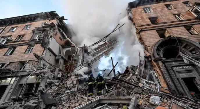 Ataque ruso en Zaporiyia deja un muerto y 123 viviendas sin calefacción