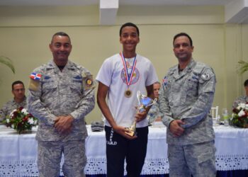Plaza Educativa NSPS premia atletas participaron en competencia deportiva
