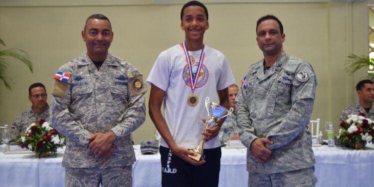 Plaza Educativa NSPS premia atletas participaron en competencia deportiva