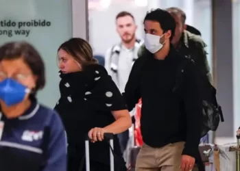 Brasil vuelve a imponer el uso de mascarillas en aeropuertos y aviones
