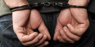 Policía detiene en Azua hombre por el robo de 40,000 pesos de un negocio