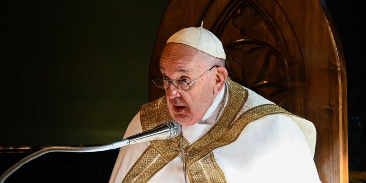 Papa Francisco pide agilizar juicios de mujeres por casos de violencia