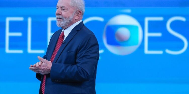 Operan a Lula de una lesión en la laringe