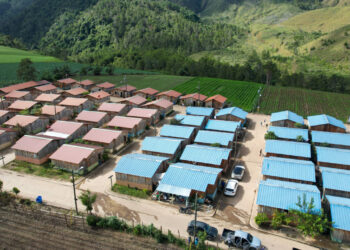 INDRHI muestra visión del proyecto de producción y vida en Villa Poppy a comunitarios de Monte Grande