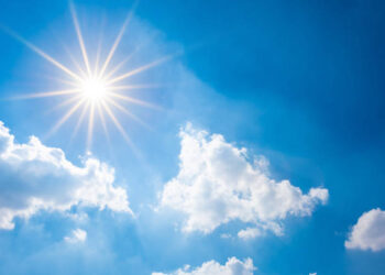 Meteorología pronostica cielo soleado con nubes dispersas