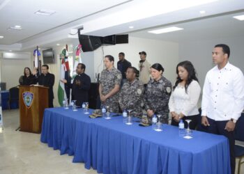 Policías y sus familia participan de jornada de vacunación contra la Influenza, VPH y DPT