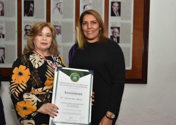 Reconocen labor de Referencia Laboratorio Clínico