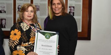 Reconocen labor de Referencia Laboratorio Clínico