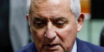 Guatemala: Condenan a 16 años de cárcel al exmandatario Otto Pérez y su vicepresidenta