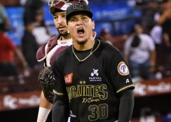 Gigantes ganan su primero de la semifinal con jonrón clave de Yamaico Navarro