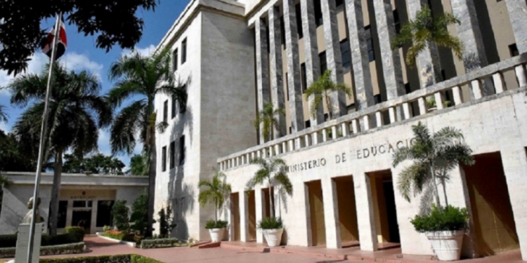 MINERD inicia hoy entrevistas para regularizar estatus laboral de 4,400 maestros que trabajan como técnicos internos