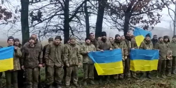 Ucrania anunció un canje de prisioneros con Rusia que incluye a 64 soldados propios y un ciudadano estadounidense