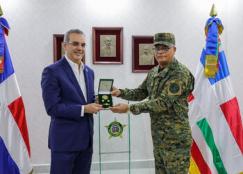 Presidente Abinader entrega 40 vehículos al Ejército para reforzar seguridad fronteriza