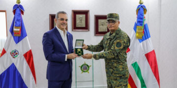 Presidente Abinader entrega 40 vehículos al Ejército para reforzar seguridad fronteriza