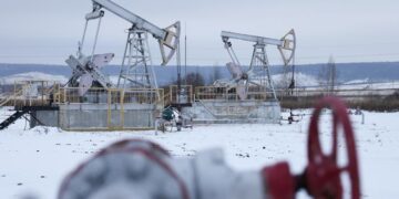 UE aplica veto al petróleo ruso y el tope pactado con el G7