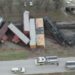 El impactante descarrilamiento de un tren de mercancías tras estrellarse contra un camión