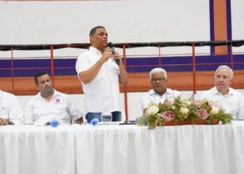 Gobierno inicia trabajos de titulación de solares y viviendas en Villa Duarte, SDE