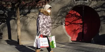 China ordena a hospitales rurales que se preparen para el regreso de migrantes