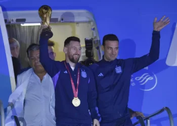 Gran multitud da la bienvenida a la selección argentina tras la victoria en la Copa del Mundo