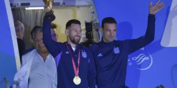Gran multitud da la bienvenida a la selección argentina tras la victoria en la Copa del Mundo