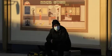 China comienza a implementar medidas relajadas contra COVID-19