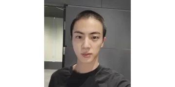 El miembro de BTS Jin comienza el servicio militar en el campo de entrenamiento de primera línea