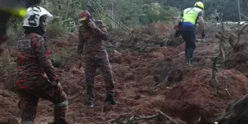 Deslizamiento de tierra en campamento de Malasia deja 18 muertos y 15 desaparecidos