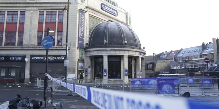 4 en estado crítico tras aplastamiento en sala de conciertos de Londres