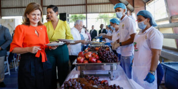 Vicepresidenta inicia programa “Navidad del Cambio” en Sabana Perdida y Pedro Brand