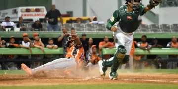 Toros ganan en 13 entradas y se acercan a dos juegos del cuarto lugar