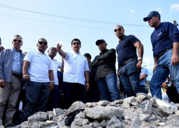 CAASD realiza jornadas de limpieza de cañadas en Santo Domingo Este