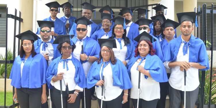 Patronato Nacional de Ciegos realiza graduación de personas ciegas en el área de masajes