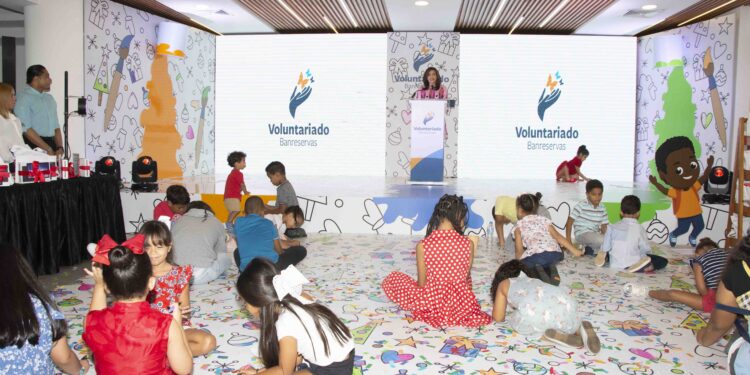 Banreservas premia a niños ganadores Concurso de Pintura Infantil Navideño