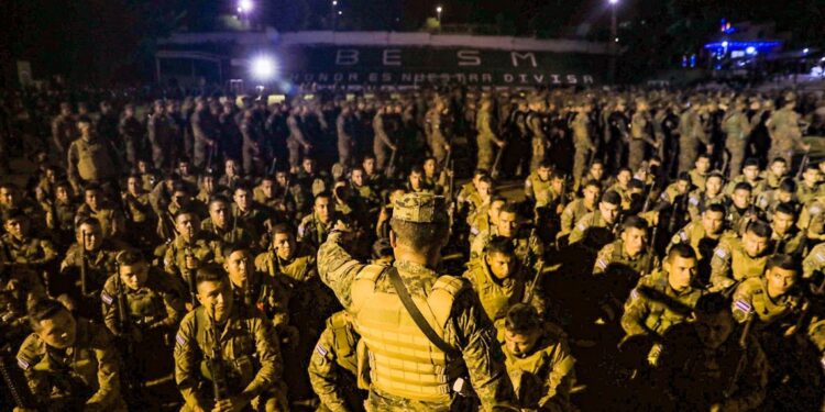 Unos 10.000 miembros de seguridad «cercan» a los pandilleros de un municipio de El Salvador