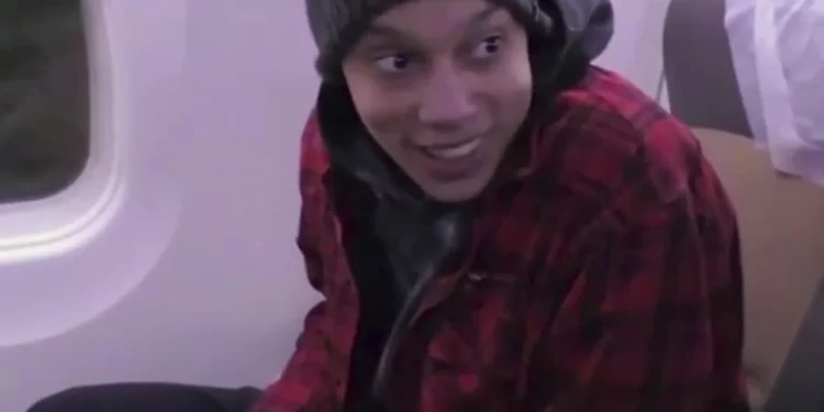 Brittney Griner llegó a Estados Unidos tras ser liberada por Rusia en un intercambio de prisioneros