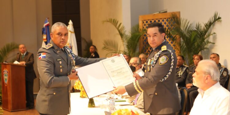 Policía Nacional realiza graduación ordinaria de 344 oficiales superiores y subalternos