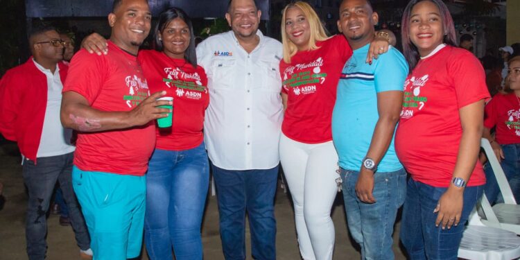 Alcalde Carlos Guzmán declara que empleados de ese cabildo serán los mejores pagados del país