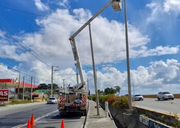 Edeeste rehabilita alumbrado en autopista Las Américas ante hurtos de desaprensivos
