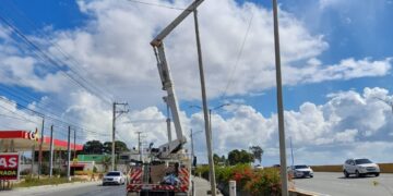 Edeeste rehabilita alumbrado en autopista Las Américas ante hurtos de desaprensivos