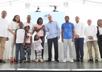 Presidente Abinader encabeza entrega de 144 apartamentos Familia Feliz a dominicanos residentes en Nueva York