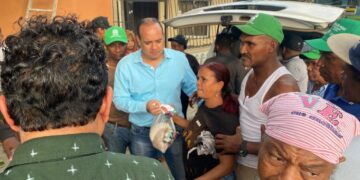 Surun Hernandez dona raciones alimenticias a cientos municipes en SDE