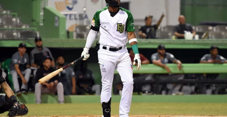 Estrellas extienden racha triunfal apoyadas en buen pitcheo y bateo oportuno