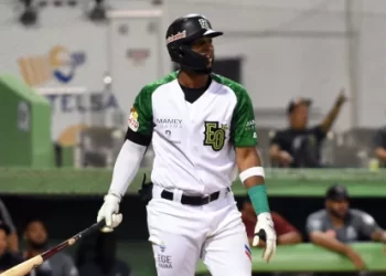 Estrellas extienden racha triunfal apoyadas en buen pitcheo y bateo oportuno